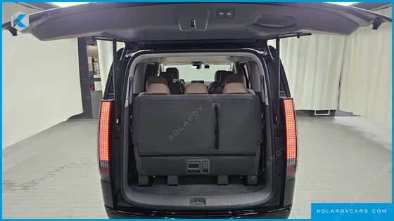 HYUNDAI STARIA LOUNGE 9-SEATER