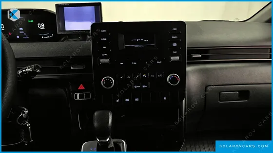 HYUNDAI STARIA CARGO 5-SEATER