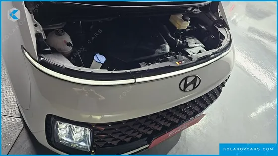 HYUNDAI STARIA 4WD LOUNGE 9-SEATER