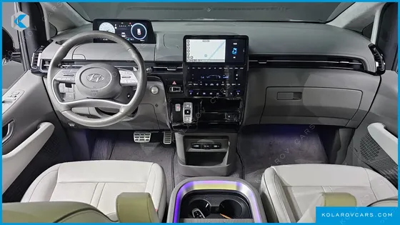 HYUNDAI STARIA 4WD LOUNGE 9-SEATER