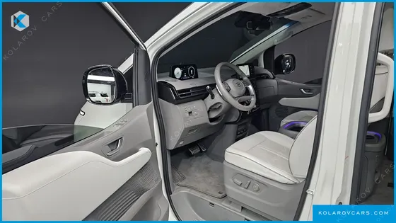 HYUNDAI STARIA 4WD LOUNGE 9-SEATER