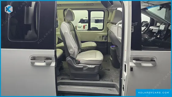 HYUNDAI STARIA 4WD LOUNGE 9-SEATER