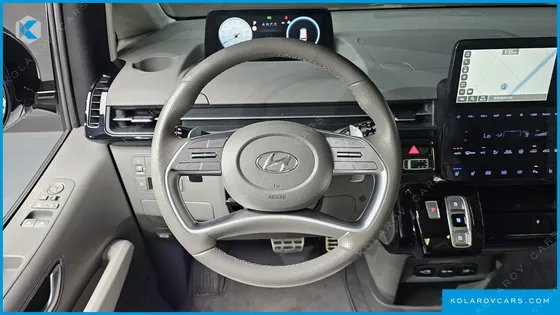 HYUNDAI STARIA 4WD LOUNGE 9-SEATER