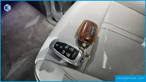 HYUNDAI STARIA 4WD LOUNGE 9-SEATER