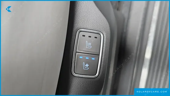 HYUNDAI STARIA 4WD LOUNGE 9-SEATER