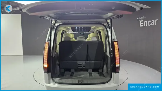 HYUNDAI STARIA 4WD LOUNGE 9-SEATER