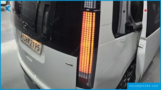 HYUNDAI STARIA 4WD LOUNGE 9-SEATER