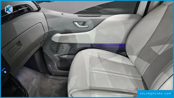 HYUNDAI STARIA 4WD LOUNGE 9-SEATER