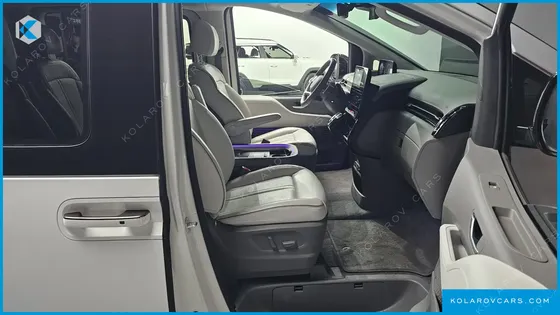 HYUNDAI STARIA 4WD LOUNGE 9-SEATER