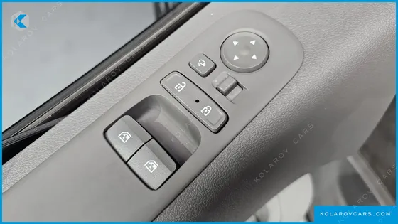 HYUNDAI STARIA 4WD LOUNGE 9-SEATER