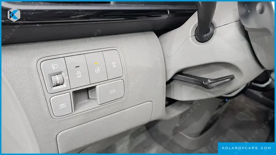 HYUNDAI STARIA 4WD LOUNGE 9-SEATER
