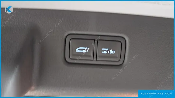 HYUNDAI STARIA 4WD LOUNGE 9-SEATER
