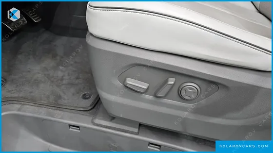 HYUNDAI STARIA 4WD LOUNGE 9-SEATER