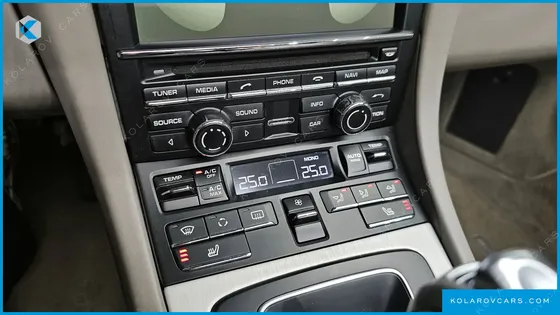 PORSCHE 911 CARRERA 4 CABRIOLET