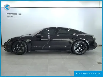 PORSCHE TAYCAN TURBO S
