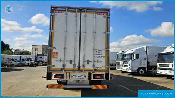 VOLVO CARGO TRUCK 6X2