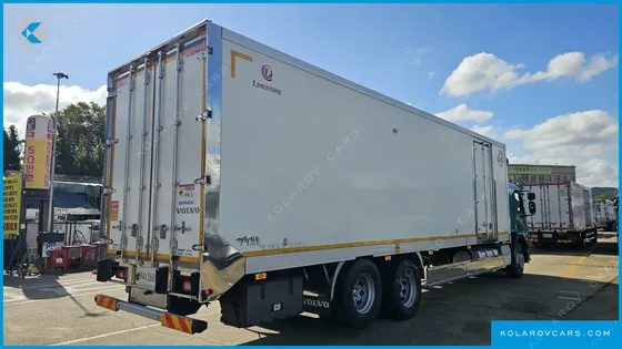 VOLVO CARGO TRUCK 6X2