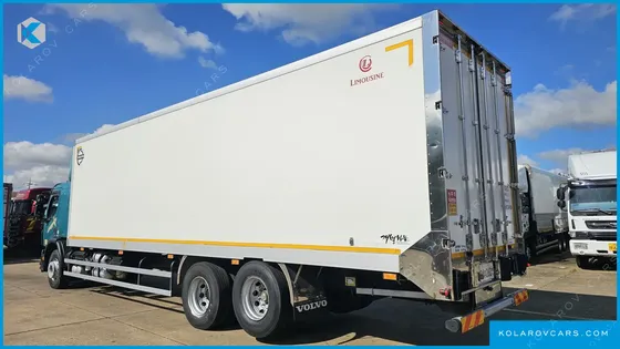 VOLVO CARGO TRUCK 6X2