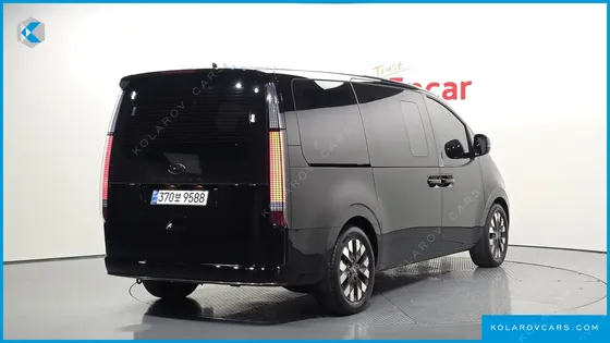 HYUNDAI STARIA LOUNGE 9-SEATER