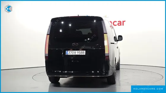 HYUNDAI STARIA LOUNGE 9-SEATER