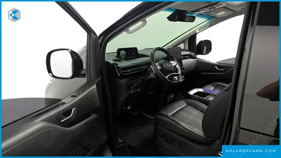 HYUNDAI STARIA LOUNGE 9-SEATER