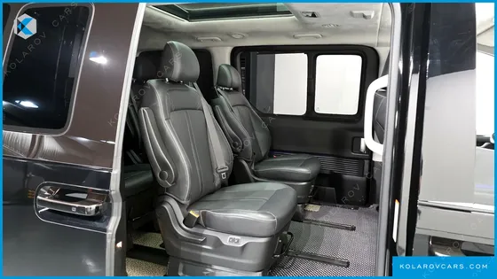 HYUNDAI STARIA LOUNGE 9-SEATER