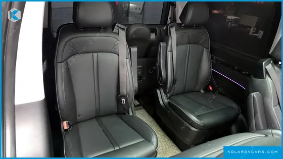 HYUNDAI STARIA LOUNGE 9-SEATER