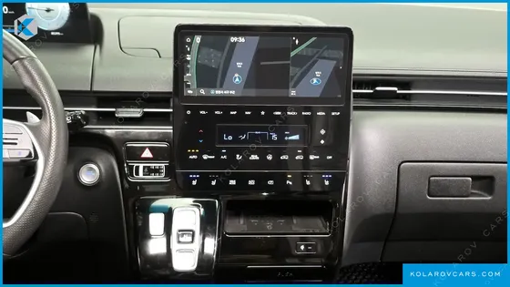 HYUNDAI STARIA LOUNGE 9-SEATER