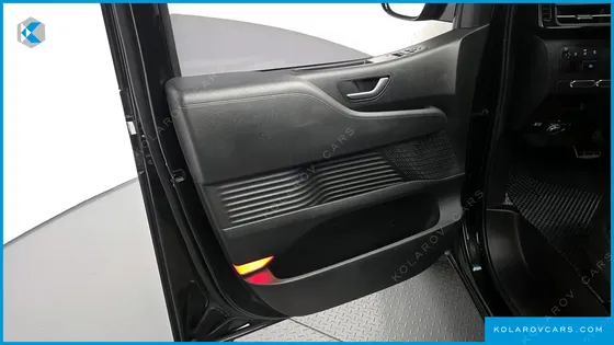 HYUNDAI STARIA LOUNGE 9-SEATER