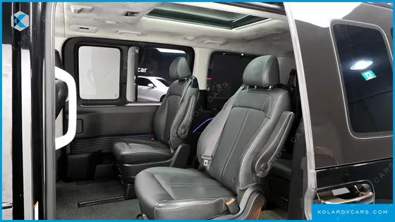 HYUNDAI STARIA LOUNGE 9-SEATER