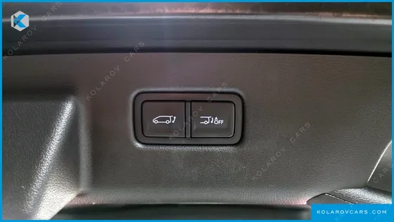 HYUNDAI STARIA LOUNGE 9-SEATER