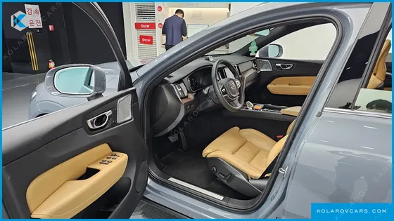 VOLVO XC60 B6 INSCIRTION