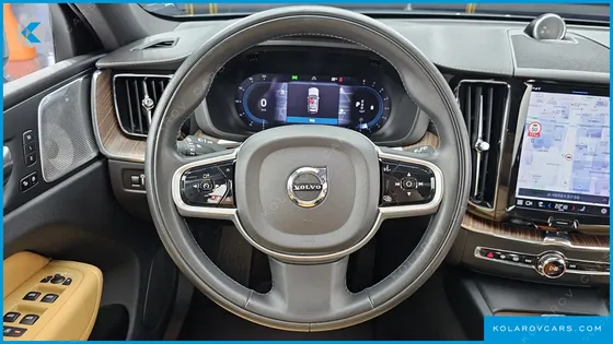 VOLVO XC60 B6 INSCIRTION