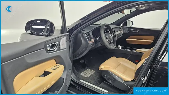 VOLVO XC60 B6 INSCIRTION