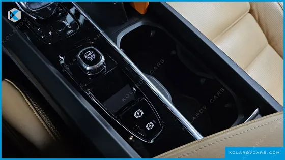 VOLVO XC60 B6 INSCIRTION
