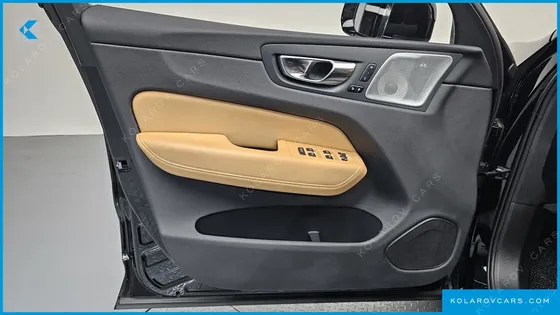 VOLVO XC60 B6 INSCIRTION