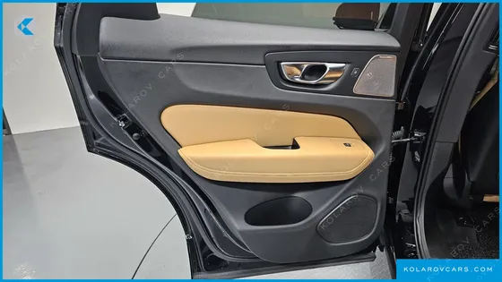 VOLVO XC60 B6 INSCIRTION