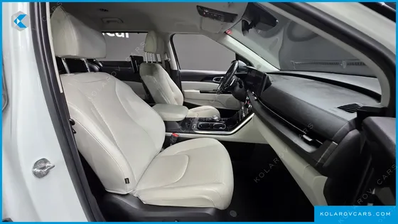 KIA CARNIVAL GASOLINE 7-SEATER SIGNATURE