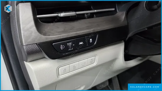 KIA CARNIVAL GASOLINE 7-SEATER SIGNATURE