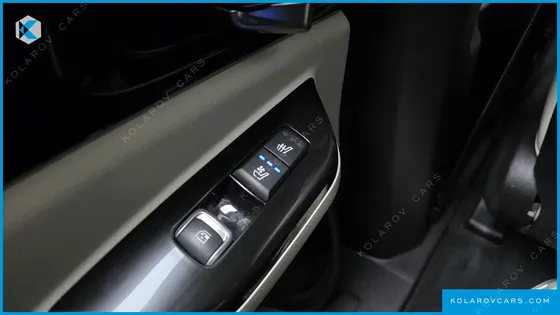 KIA CARNIVAL GASOLINE 7-SEATER SIGNATURE