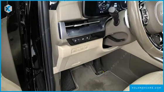 KIA CARNIVAL GASOLINE 9-SEATER HI-LIMOUSINE