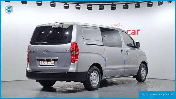 HYUNDAI STAREX VAN 5-SEATER