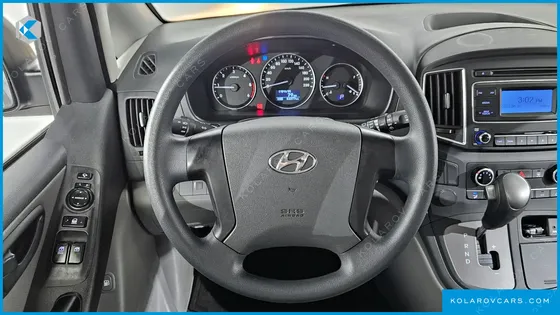 HYUNDAI STAREX VAN 5-SEATER