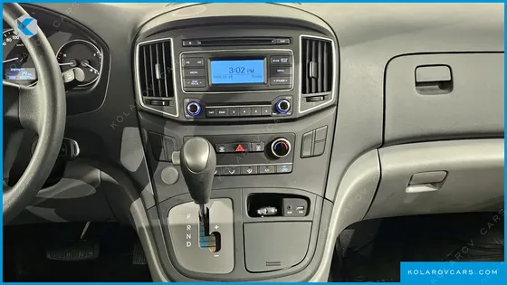 HYUNDAI STAREX VAN 5-SEATER