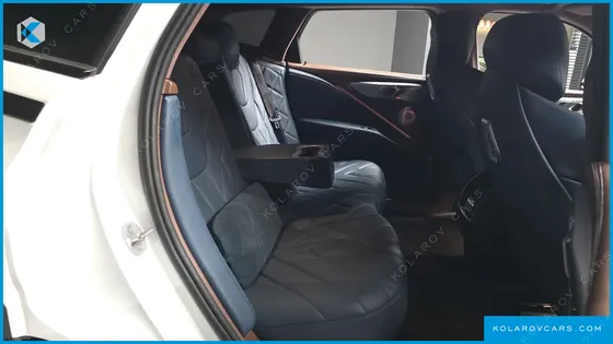 BMW XM 4.4
