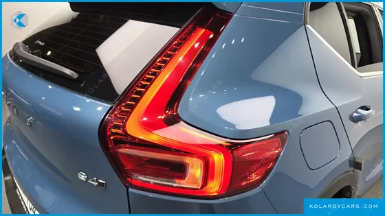 VOLVO XC40 B4 ULTIMATE BRIGHT