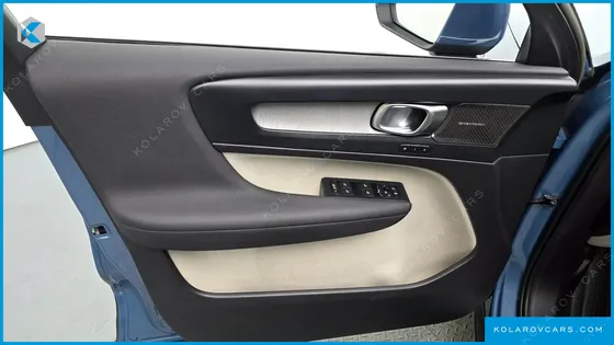 VOLVO XC40 B4 ULTIMATE BRIGHT