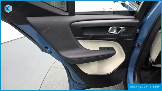 VOLVO XC40 B4 ULTIMATE BRIGHT