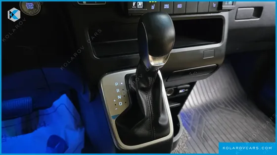 HYUNDAI STARIA CARGO 5-SEATER