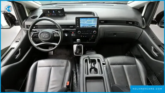 HYUNDAI STARIA 4WD TOURER 9-SEATER